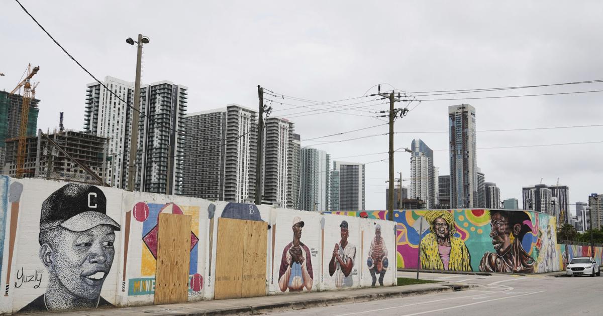 Miami Marlins join efforts to restore defaced Jackie Robinson and Minnie Miñoso mural | Region