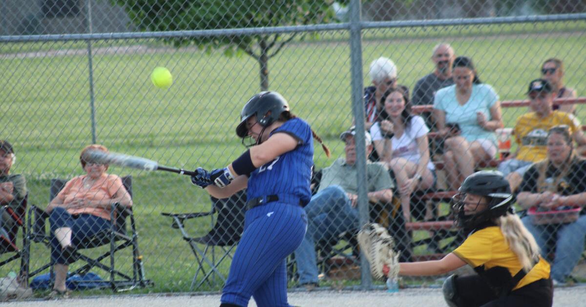 Holy Trinity Catholic wins road game on neutral field | Daily Democrat, Fort Madison, Iowa