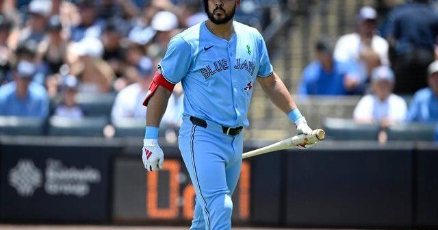 Blue Jays OF Anthony Santander still not swinging because of partial shoulder dislocation | National Sports