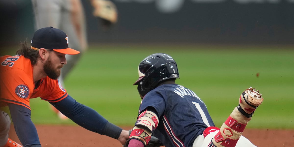 Peña extends hitting streak to 12 games, Gordon gets 1st win in majors as Astros beat Guardians 4-2