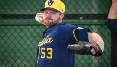 Brewers' Brandon Woodruff has right elbow contusion, remains on IL