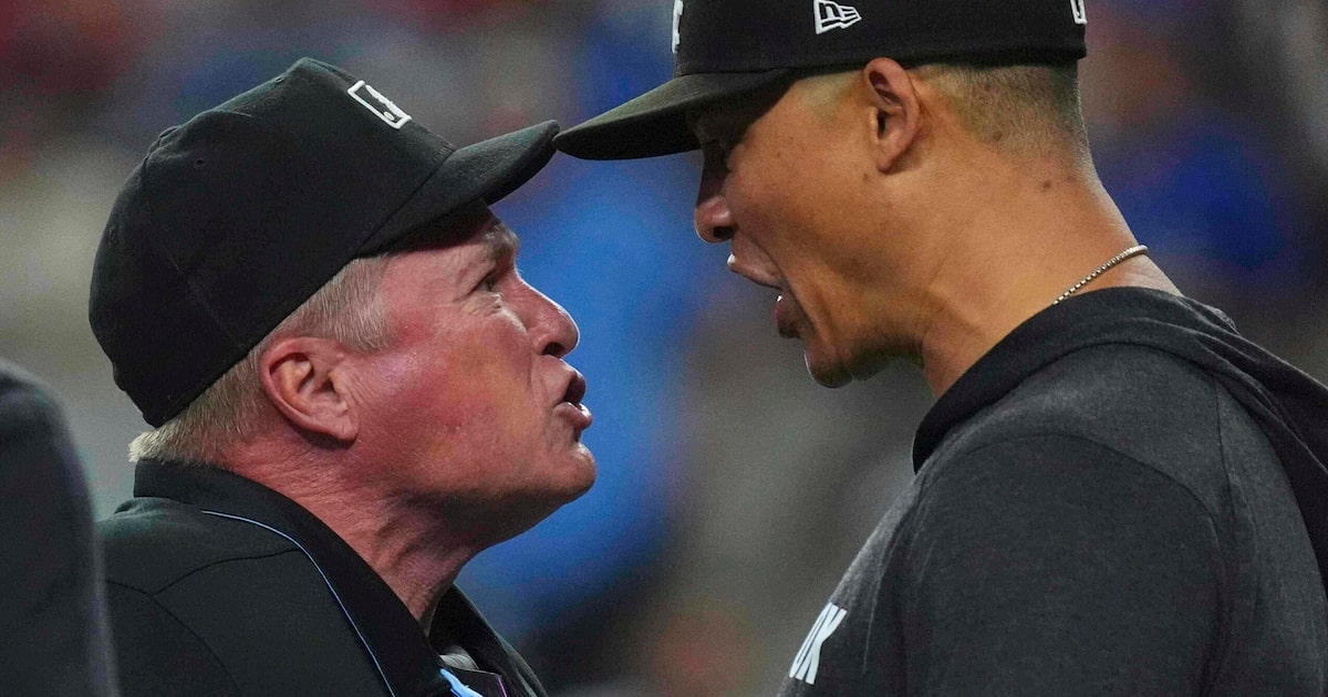 White Sox manager Will Venable ejected from Rangers game after umpire argument