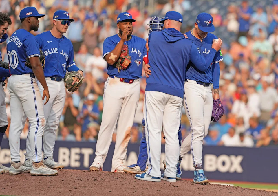Toronto Blue Jays pitcher Bowden Francis (44) and manager John Schneider (14)© Nick Turchiaro-Imagn Images