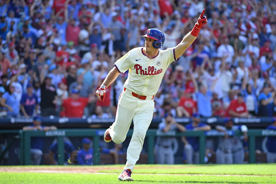 Philadelphia Phillies catcher J.T. Realmuto (10) hits a walk-off RBI single during the ninth inning against the New York Mets USA; at Citizens Bank ParkEric Hartline-Imagn Images