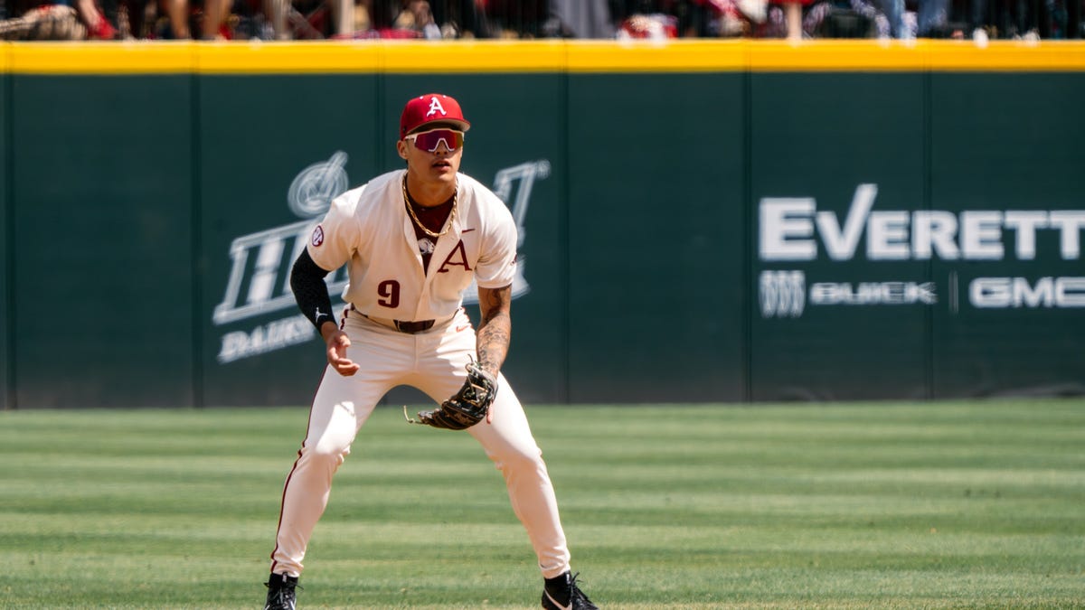 Arkansas baseball SS Wehiwa Aloy named finalist for Golden Spikes Award