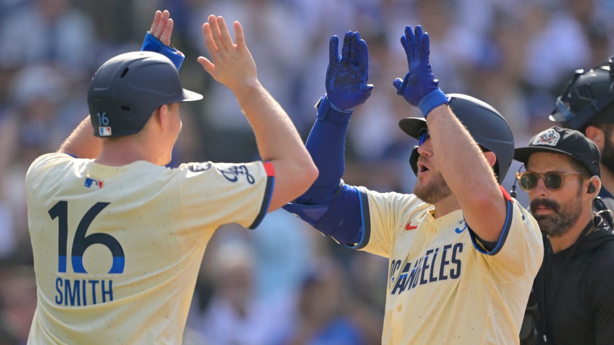 Dodgers rout Yankees behind Max Muncy's huge game