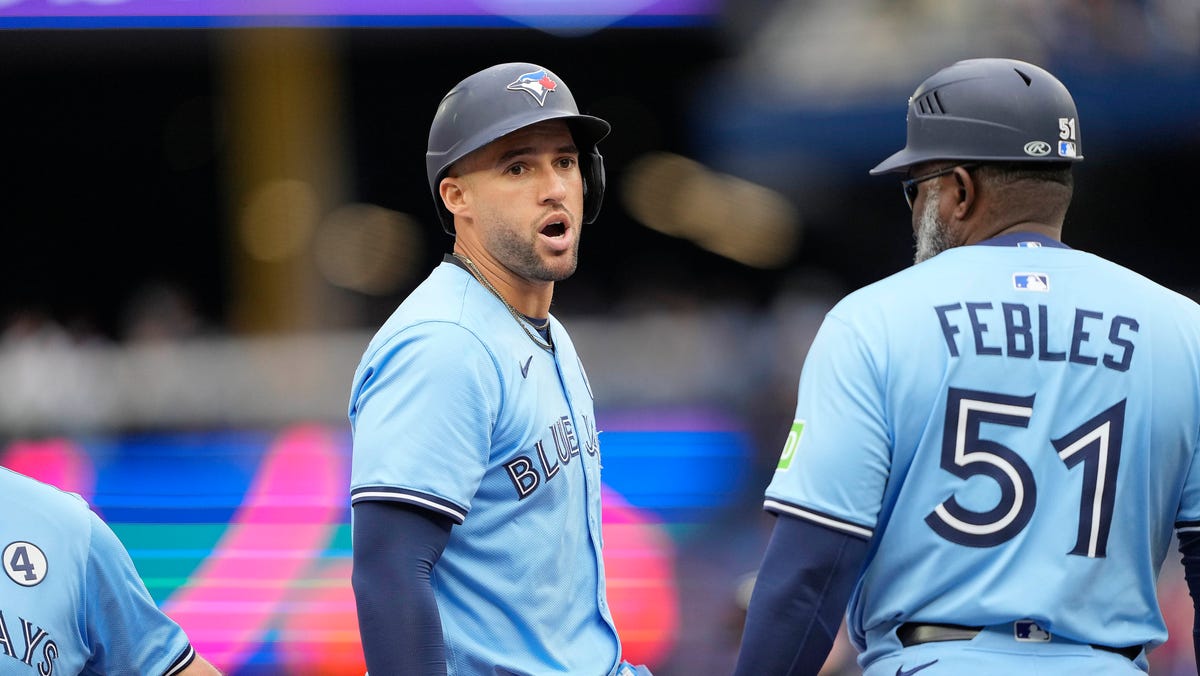 George Springer caught jumping on third base, tagged out vs. A's