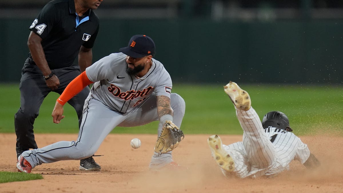 Tigers drop 8-1 decision to last-place White Sox