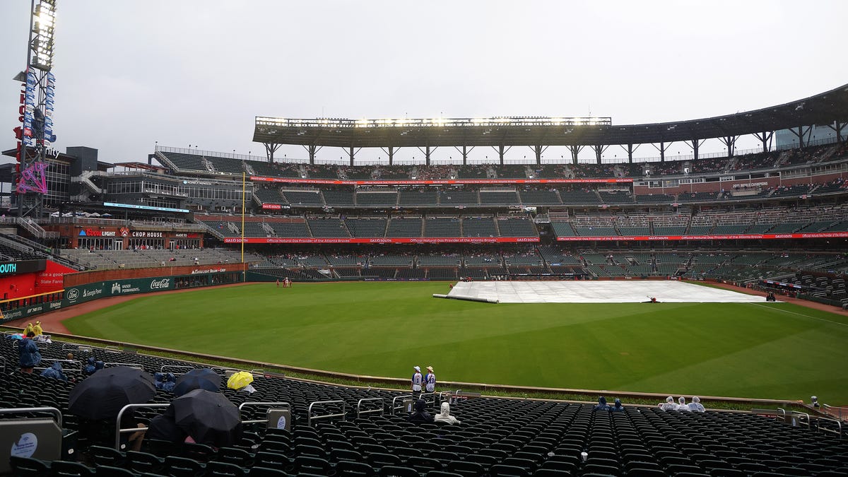 Merrill Kelly perfect through 4 IP