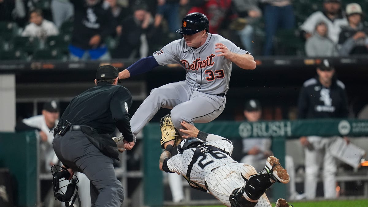 Tigers top White Sox on Keith's bloop double in eighth inning