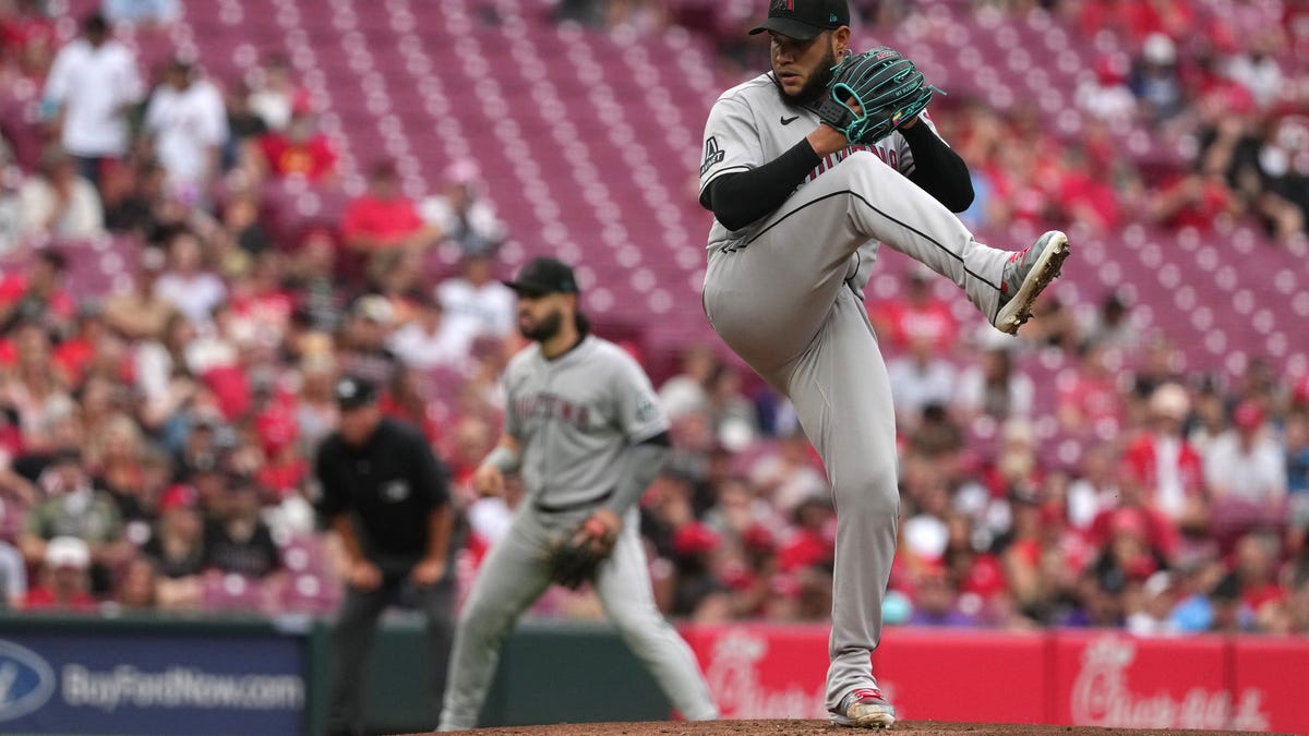 Close game with 3 combined home runs