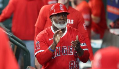 Angels' Eric Young Sr. tossing snacks to son on Mariners was so wholesome