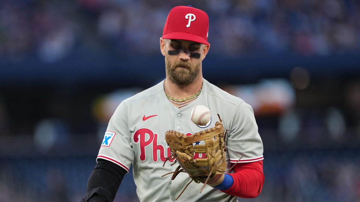 Phillies sink in NL East standings, Harper injury