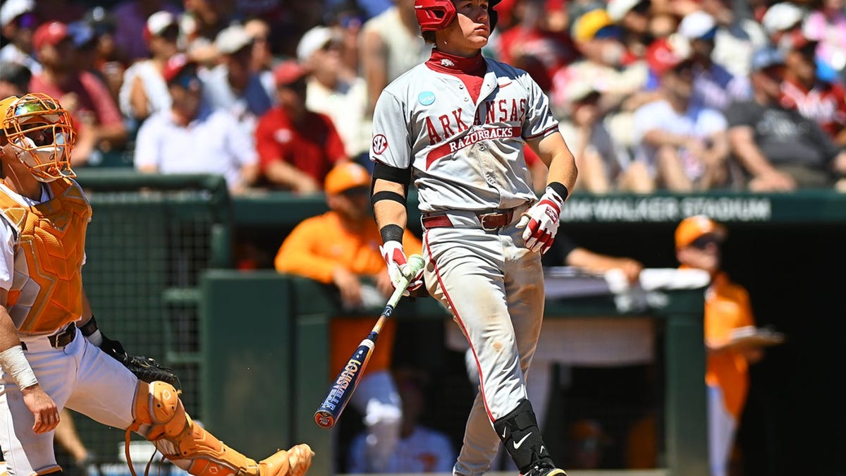 Arkansas or LSU favored to win title?