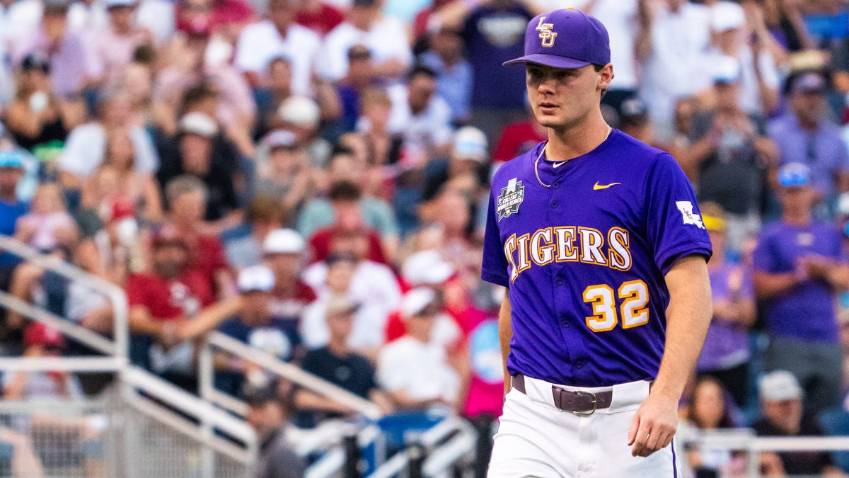 Who's favored between LSU, Coastal Carolina?