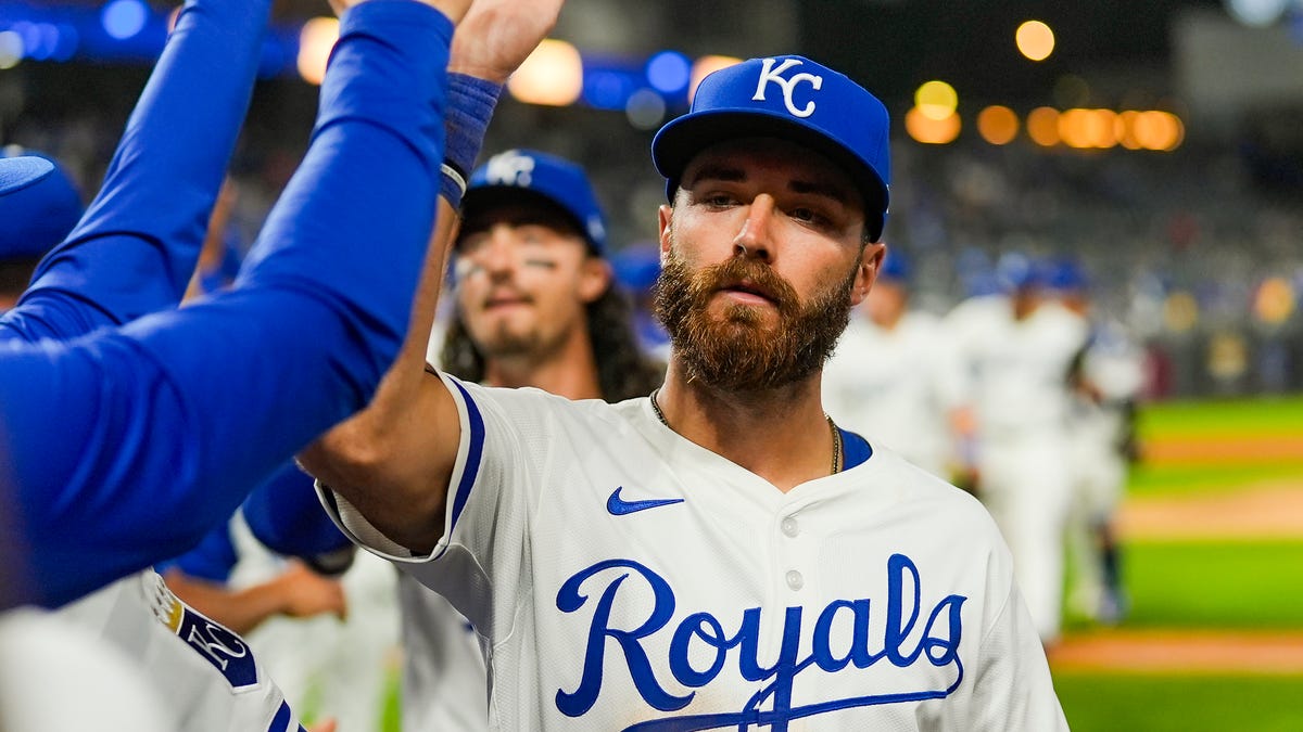 Royals rookie John Rave honors late dad on first Father's Day in MLB