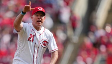 Sean Casey makes cameo in Cincinnati Savannah Bananas game