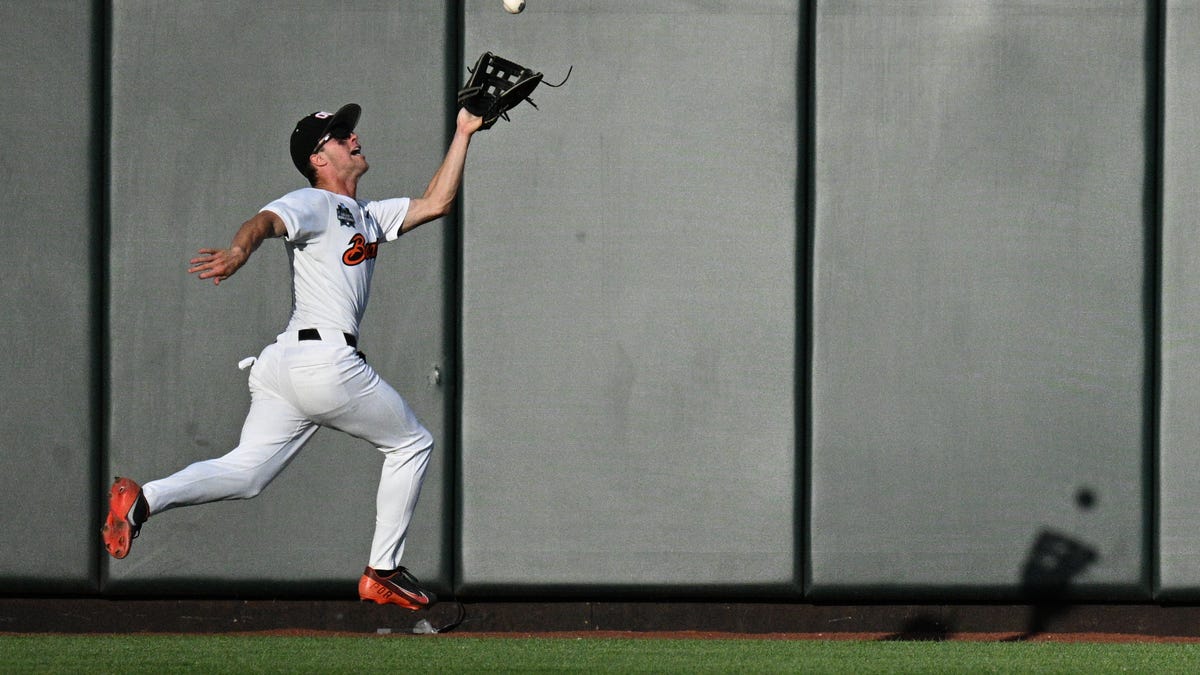 Coastal Carolina vs Oregon State live updates: CWS score, highlights