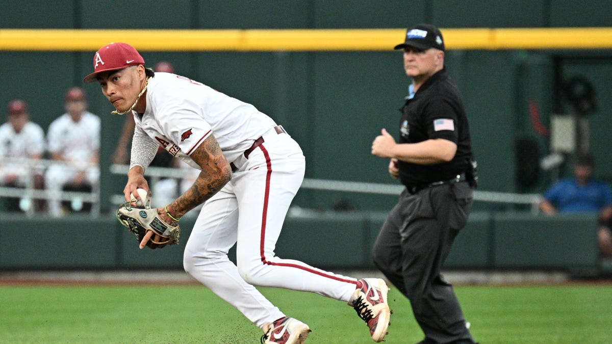 Arkansas baseball shortstop Wehiwa Aloy wins 2025 Golden Spikes Award