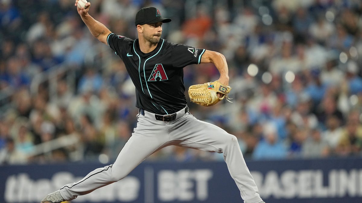 Diamondbacks lose to Blue Jays, Carroll hit by pitch and leaves game