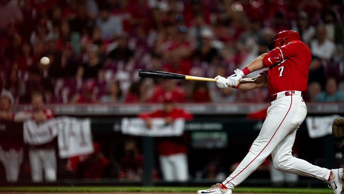 The Reds win another series. They beat the Twins in a rain-shortened game