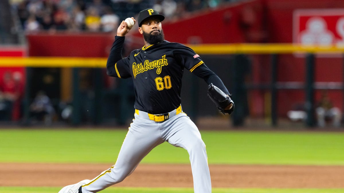 Pirates reliever swipes at fan during Tigers game in viral video