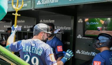 Mariners' Cal Raleigh breaks a Johnny Bench home run record