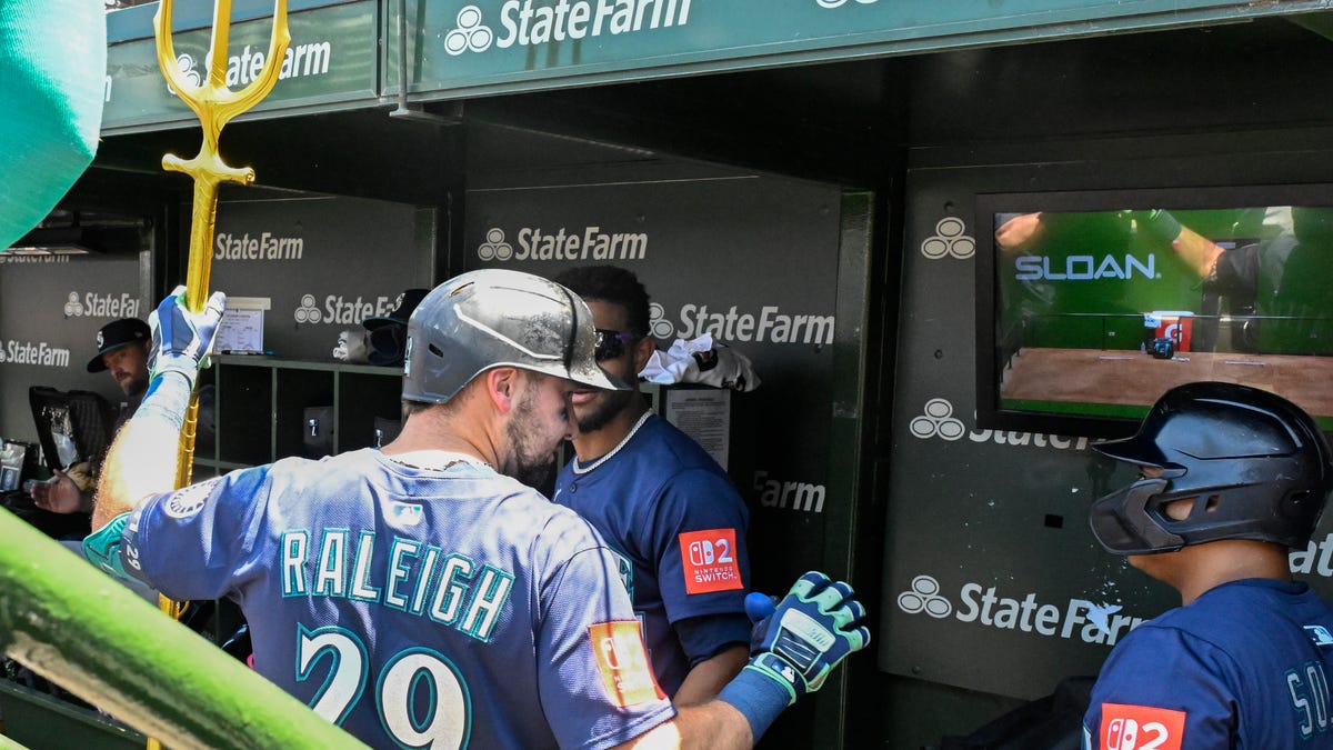 Mariners' Cal Raleigh breaks a Johnny Bench home run record