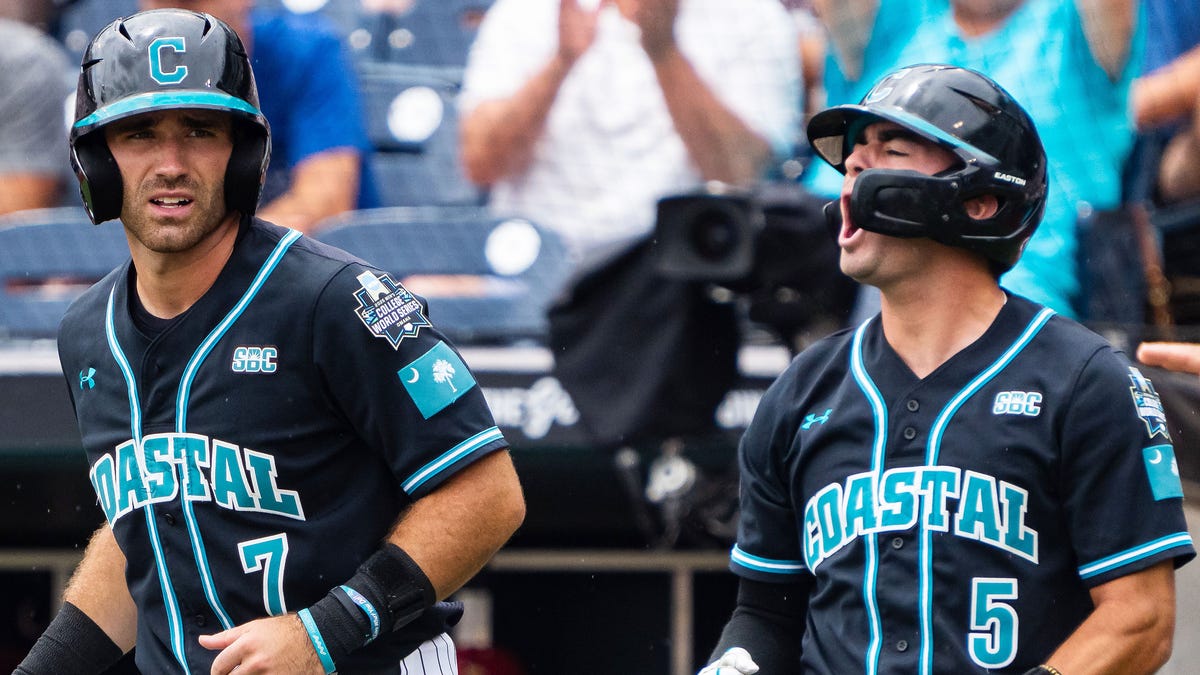 Coastal Carolina cruises into CWS final on historic win streak