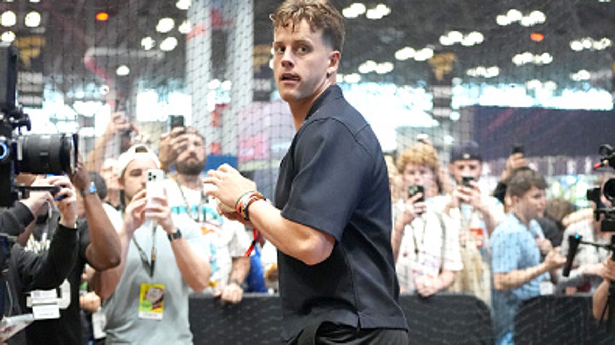 Joe Burrow Fanatics Fest baseball rivals bad first pitch