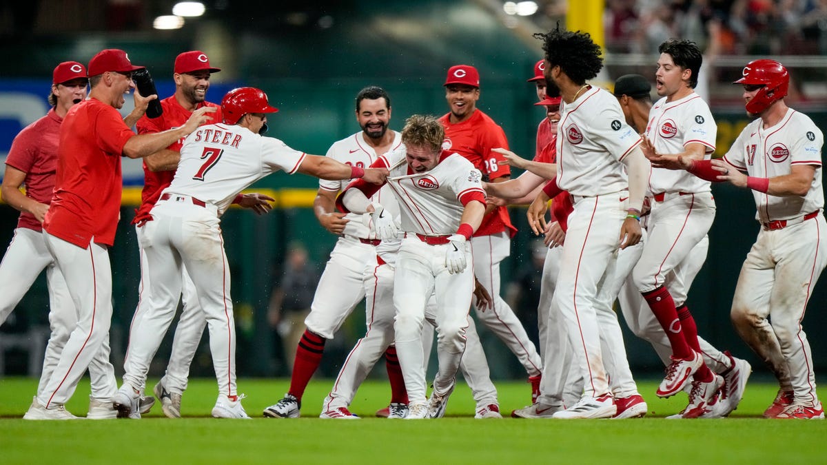 Chase Burns MLB debut ends in Reds win over Yankees