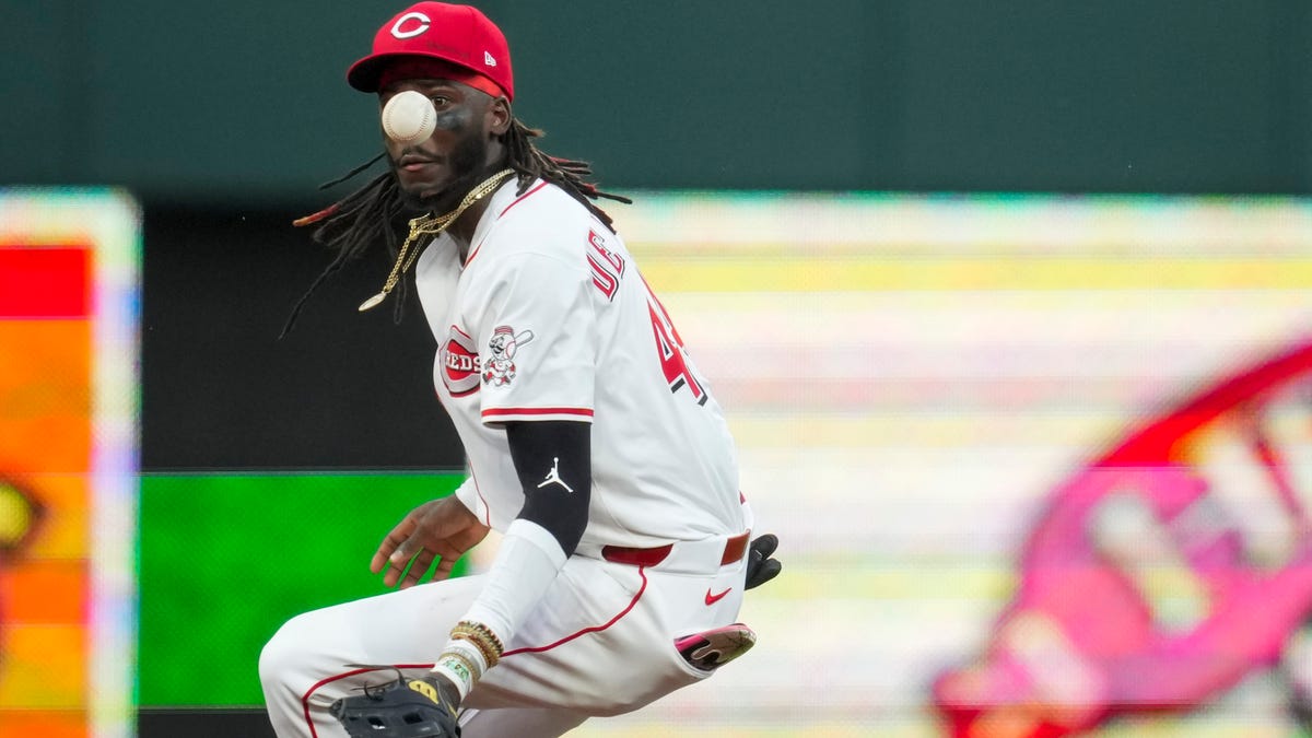 Barry Larkin blames poor communication for Elly De La Cruz hesitation