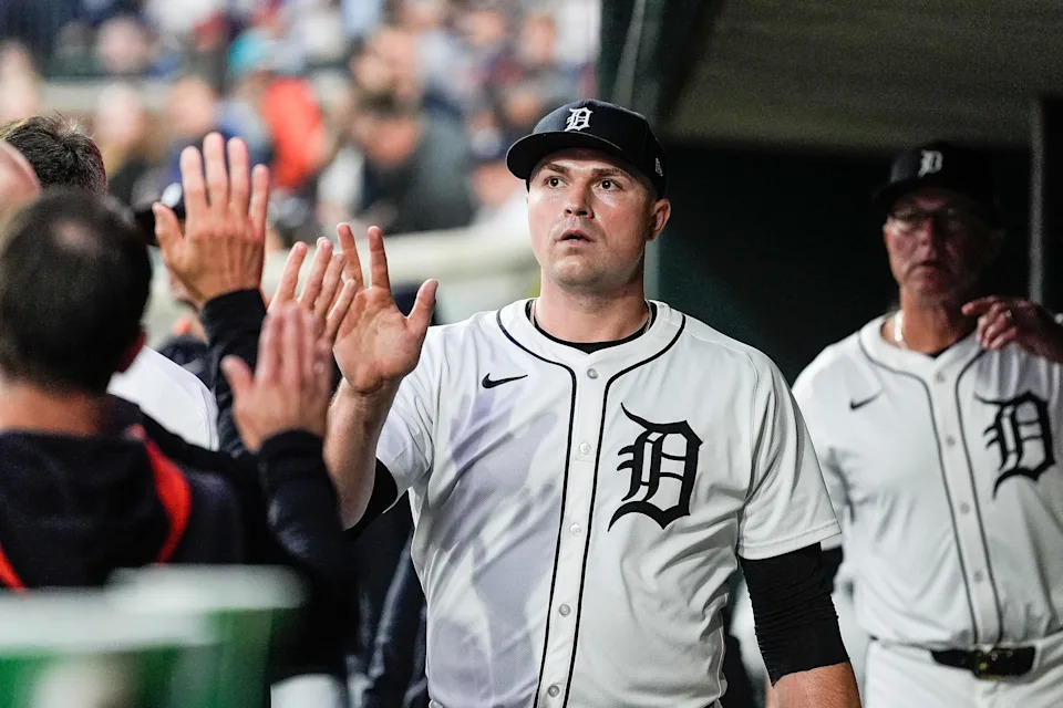 Detroit Tigers pitcher Tarik Skubal (29) high-fives teammates in the dugout after a pitching change in eighth inning against Chicago Cubs at Comerica Park in Detroit on Friday, June 6, 2025.