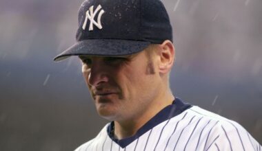 2000 Yankees Diary: Knoblauch throw hits Olbermann’s mother in loss