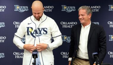 Longoria signs ceremonial 1-day contract to retire a Ray