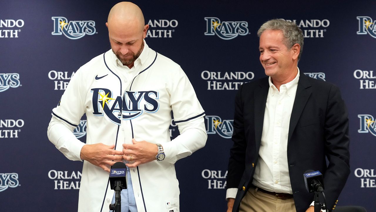 Longoria signs ceremonial 1-day contract to retire a Ray