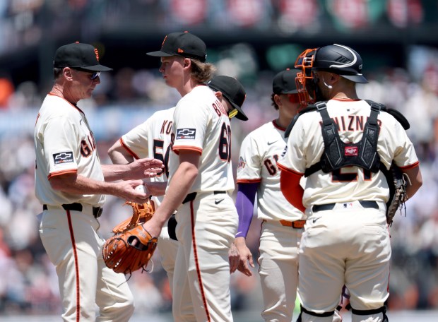 San Francisco Giants manager Bob Melvin takes out starting pitcher...