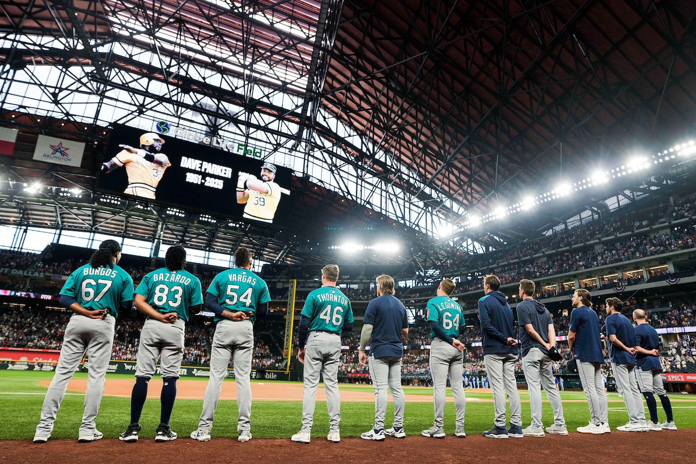 Seattle Mariners players observe a moment of silence for former Pittsburgh Pirates player...