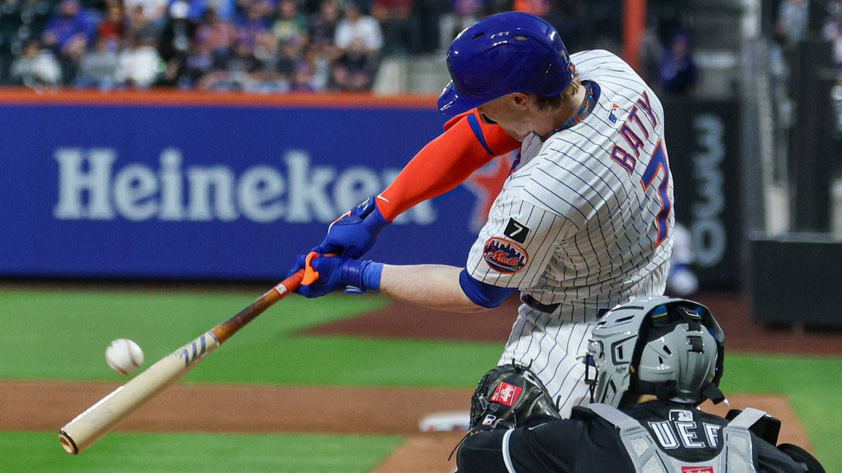 May 27, 2025; New York City, New York, USA; New York Mets second baseman Brett Baty (7) singles during the third inning against the Chicago White Sox at Citi Field. 