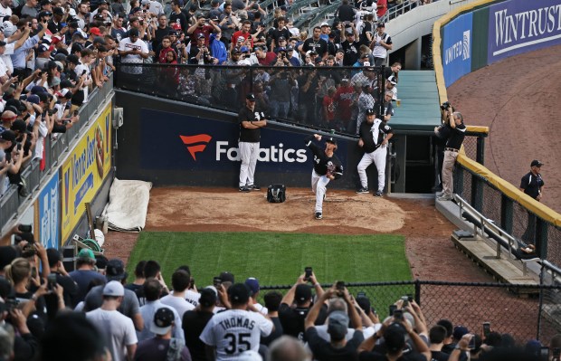 Chicago White Sox starting pitcher Michael Kopech, warms up, before his debut against the Minnesota Twins, at Guaranteed Rate Field, in Chicago, on Tuesday Aug. 21, 2018. (Nuccio DiNuzzo/Chicago Tribune)
