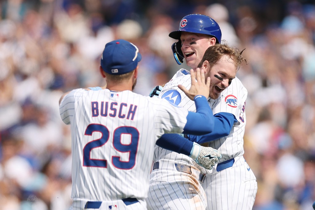 Chicago Cubs beat Pittsburgh Pirates on Ian Happ's hit in 10th