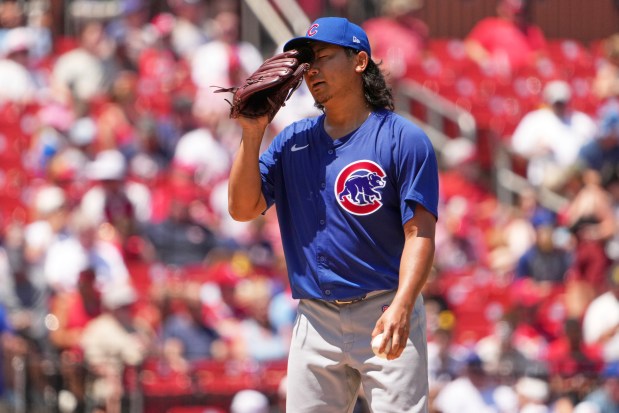 Cubs starting pitcher Shota Imanaga pauses on the mound during the third inning against the Cardinals on Thursday, June 26, 2025, in St. Louis. (AP Photo/Jeff Roberson)