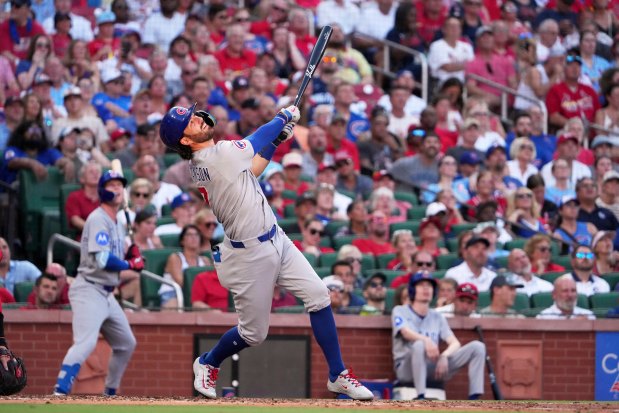 The Cubs' Dansby Swanson flies out during the fourth inning against the Cardinals on Monday, June 23, 2025, in St. Louis. (AP Photo/Jeff Roberson)