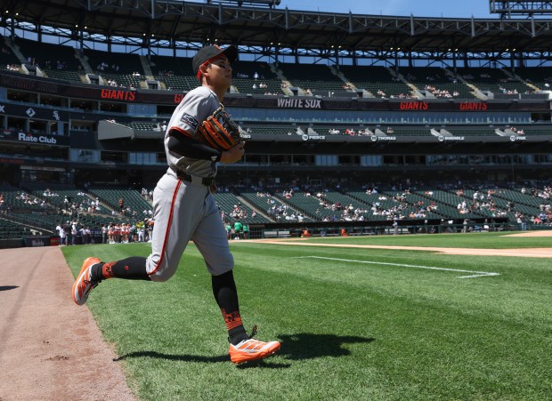 Giants center fielder Jung Hoo Lee jogs to the outfield to warm up for a game against the White Sox on Saturday, June 28, 2025, at Rate Field. (John J. Kim/Chicago Tribune)