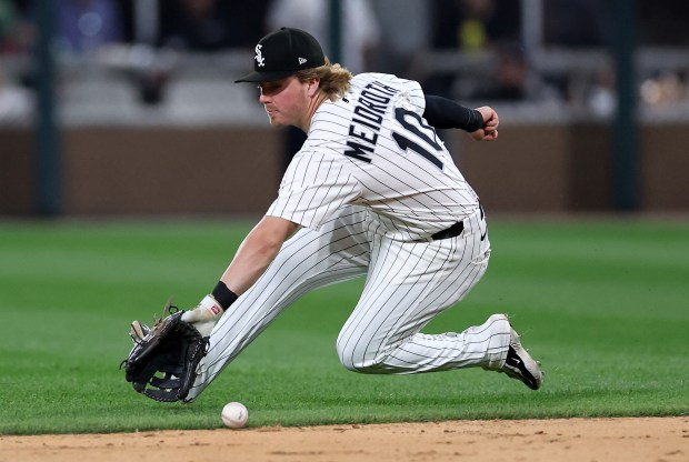 Chicago White Sox second baseman Chase Meidroth (10) fields a ground ball in the seventh inning of a game against the Detroit Tigers at Rate Field in Chicago on June 3, 2025. (Chris Sweda/Chicago Tribune)