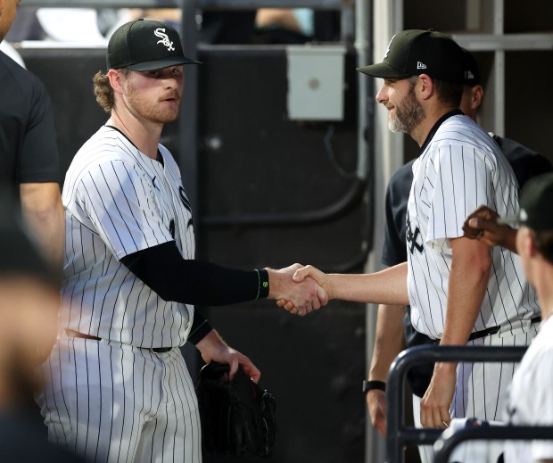 Chicago White Sox starting pitcher Shane Smith receives a handshake from pitching coach Ethan Katz (right) after Smith was pulled from the game in the sixth inning against the Detroit Tigers at Rate Field in Chicago on June 3, 2025. (Chris Sweda/Chicago Tribune)