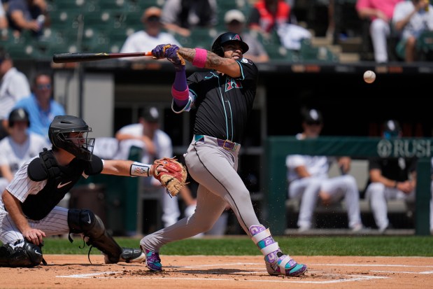 The Diamondbacks' Ketel Marte fouls off a pitch during the first inning against the White Sox on Wednesday, June 25, 2025, at Rate Field. (AP Photo/Erin Hooley)
