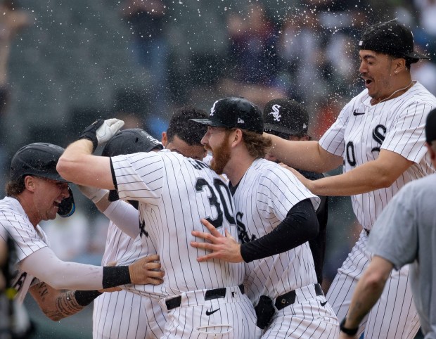 Chicago White Sox first baseman Tim Elko (30) celebrates his game-winning hit with teammates in the 10th inning to defeat the Detroit Tigers on Thursday, June 5, 2025, at Rate Field. (Brian Cassella/Chicago Tribune)