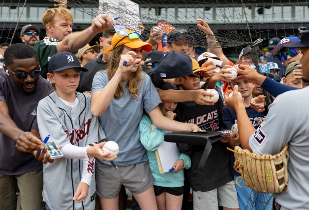 Fans reach for autographs from Detroit Tigers outfielder Wenceel Pérez before the game Thursday, June 5, 2025, at Rate Field. (Brian Cassella/Chicago Tribune)
