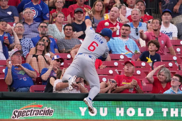 Chicago Cubs third baseman Matt Shaw is unable to catch a foul ball by St. Louis Cardinals' Nolan Gorman during the fourth inning of a baseball game Tuesday, June 24, 2025, in St. Louis. (AP Photo/Jeff Roberson)